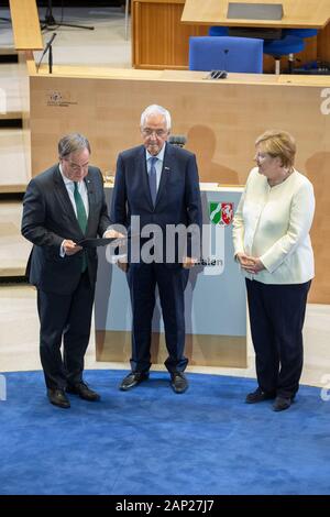 Armin Laschet, Klaus Töpfer und Angela Merkel bei der Verleihung des Staatspreises des Landes Nordrhein-Westfalen 2019 ein, Prof. Dr. Klaus Töpfer am 16. Se Stockfoto