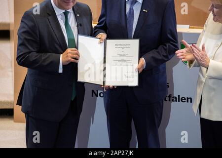 Armin Laschet, Klaus Töpfer und Angela Merkel bei der Verleihung des Staatspreises des Landes Nordrhein-Westfalen 2019 ein, Prof. Dr. Klaus Töpfer am 16. Se Stockfoto
