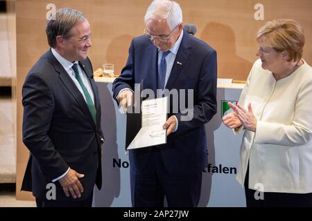 Armin Laschet, Klaus Töpfer und Angela Merkel bei der Verleihung des Staatspreises des Landes Nordrhein-Westfalen 2019 ein, Prof. Dr. Klaus Töpfer am 16. Se Stockfoto