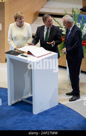 Armin Laschet, Klaus Töpfer und Angela Merkel bei der Verleihung des Staatspreises des Landes Nordrhein-Westfalen 2019 ein, Prof. Dr. Klaus Töpfer am 16. Se Stockfoto