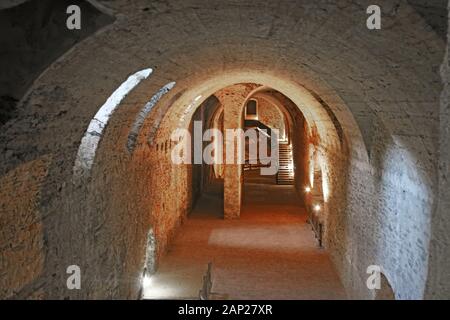 Keller in den Roten Stein Burg in der Nähe der Siedlung namens Pila in der Slowakei, in Europa. Stockfoto