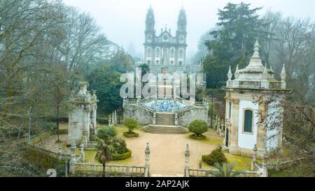 Park und barocke Treppen von der Wallfahrtskirche Nossa Senhora dos Remédios Lamego Portugal Stockfoto