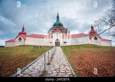 Kirche des hl. Johannes von Nepomuk von Zelena Hora - UNESCO-Denkmal. Es wurde im barocken gotischen Stil erbaut und wurde von dem Architekten Jan Blasius Santini konzipiert Stockfoto