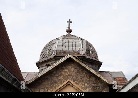 Kuppel einer Kapelle auf einem Friedhof Stockfoto