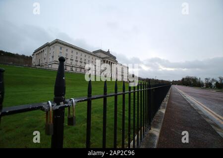 Die Gebäude des Parlaments in Stormont sind dargestellt in Belfast am 14. Januar 2020. Parlament Gebäude, oft als Stormont wegen seiner Lage in der Gegend von Belfast Stormont Estate, ist der Sitz der Nordirischen Versammlung, die Dezentralisierung der Gesetzgebung für die Region. Die Exekutive oder Regierung ist in Stormont Castle. Foto/Paul McErlane (www.paulmcerlane.net) Stockfoto