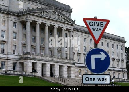 Die Gebäude des Parlaments in Stormont sind dargestellt in Belfast am 14. Januar 2020. Parlament Gebäude, oft als Stormont wegen seiner Lage in der Gegend von Belfast Stormont Estate, ist der Sitz der Nordirischen Versammlung, die Dezentralisierung der Gesetzgebung für die Region. Die Exekutive oder Regierung ist in Stormont Castle. Foto/Paul McErlane (www.paulmcerlane.net) Stockfoto