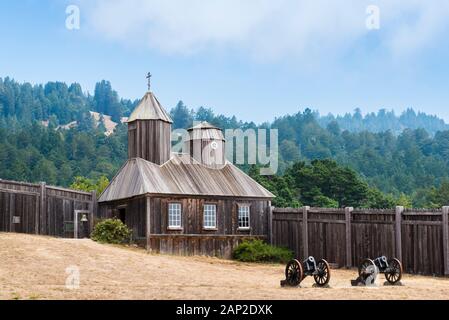 Außenansicht der russisch-orthodoxen Kirche im Fort Ross State Historic Park an der kalifornischen Küste des Sonoma County Stockfoto