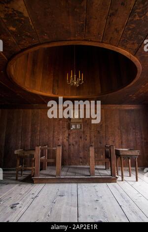 Inneneinrichtung der russisch-orthodoxen Kirche im Fort Ross State Historic Park im Sonoma County, Kalifornien Stockfoto