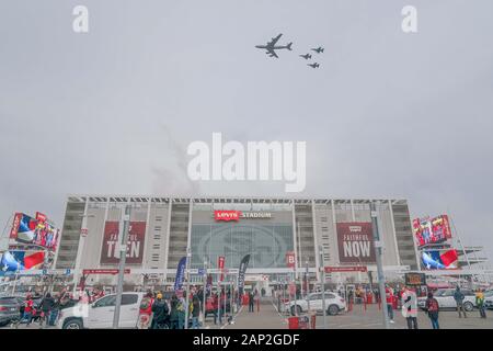 Allgemeine des F-16 und KC 135 Überführung von der United States Air Force und 418 416th Flight Test Geschwader von der Edwards Air Force Base, bevor das NFC Championship Game zwischen den Green Bay Packers und den San Francisco 49ers bei Levi's Stadium, Sonntag, 31.01.19, 2020 in Santa Clara, Kalifornien. (Foto von IOS/ESPA-Bilder) Stockfoto