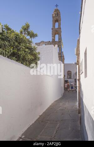 Lindos, Rhodos, Griechenland. 8 Aug, 2018. Stadtbild von Lindos, Rhodes Credit: Andrey Nekrasov/ZUMA Draht/Alamy leben Nachrichten Stockfoto