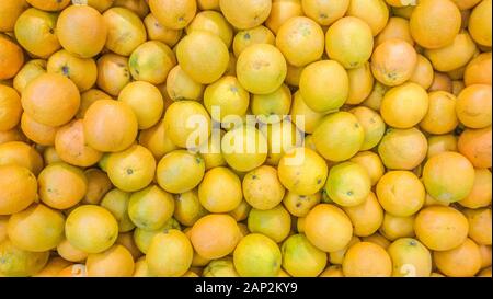 Ein Bündel von orange-gelb Orangen Stockfoto