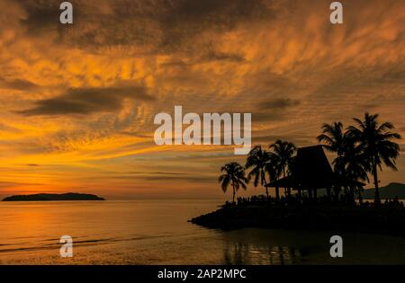 Sonnenuntergang im Shangri-La Tanjung Aru Resort in Kota Kinabalu, Borneo Malaysia Stockfoto