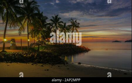 Sonnenuntergang im Shangri-La Tanjung Aru Resort in Kota Kinabalu, Borneo Malaysia Stockfoto