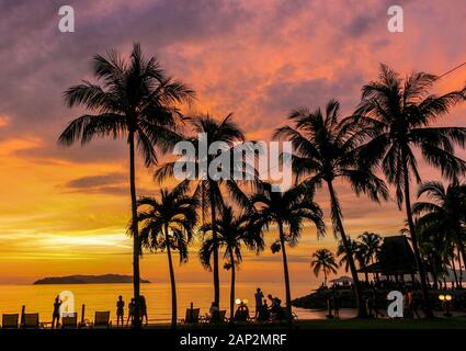 Sonnenuntergang im Shangri-La Tanjung Aru Resort in Kota Kinabalu, Borneo Malaysia Stockfoto