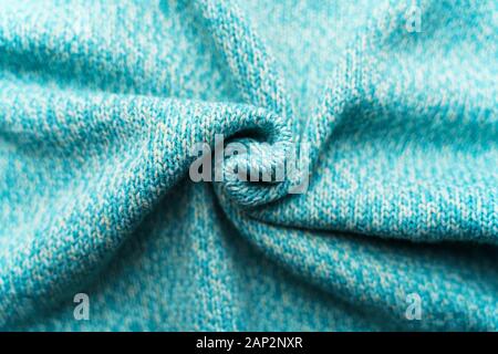 Zerknitterte Textur einer blau türkis Gestrick. Pullover Hintergrund Stockfoto