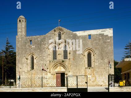 Arabische Republik Syrien. Tartus. Kathedrale Unserer Lieben Frau von Tortosa. Es wurde von den Kreuzfahrern während des 12. Jahrhunderts gebaut, im romanischen und gotischen Stil. Die Crusader Ära. Fassade. Foto vor dem syrischen Bürgerkrieg. Stockfoto