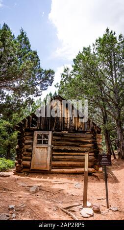 Alte Westliche traditionelle Baum Haus in der Zion National Park, USA Stockfoto