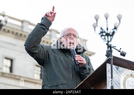 Columbia, South Carolina, USA - Januar 20, 2020: Präsidentschaftskandidaten Bernie Sanders (D) spricht goers während der 20. jährlichen "King Tag Kundgebung an der Kuppel "MLK Day Rally am Südcarolina Statehouse. Credit: Crush Rush/Alamy leben Nachrichten Stockfoto