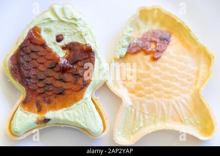 Fisch kuchen Eis koreanisches Essen leckeren Fisch Form kegel Eis rote Bohne Tapiokastärke Kaffee Milch Geschmack süße Füllung Dessert eingefroren Stockfoto