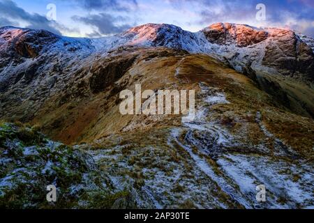 Taube Crag, Hart Crag & Fairfield von hartsop Oben Wie, Lake District Stockfoto