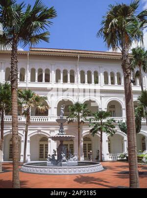 Innenhof mit Springbrunnen im Raffles Hotel Singapore, Beach Road, Civic District, Central Area, Singapur Stockfoto