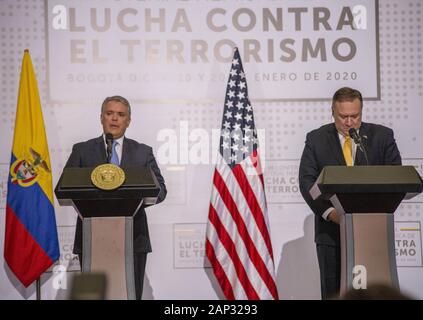 Oktober 10, 2019: Kolumbianische Präsident Ivan Duque, Links, und US-Staatssekretär Mike Pompeo Öffnen einer regionalen Anti-terror-Konferenz in der Polizeiakademie in Bogota Credit: Daniel Garzon Herazo/ZUMA Draht/Alamy leben Nachrichten Stockfoto