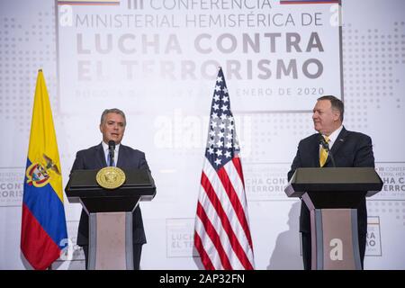 Oktober 10, 2019: Kolumbianische Präsident Ivan Duque, Links, und US-Staatssekretär Mike Pompeo Öffnen einer regionalen Anti-terror-Konferenz in der Polizeiakademie in Bogota Credit: Daniel Garzon Herazo/ZUMA Draht/Alamy leben Nachrichten Stockfoto