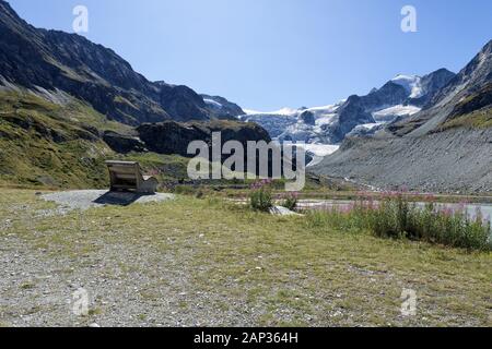 Blick auf den Moiry-Gletscher am Lac de Châteaupré, Val de Moiry, Grimentz, Val d'Anniviers, Wallis, Schweiz Stockfoto