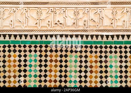 Details von Ben Youssef Madrasa, Islamisches College in Marrakesch Stockfoto