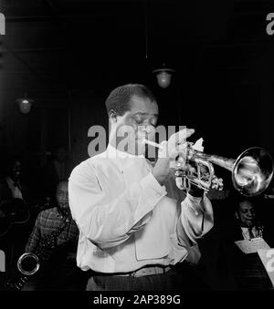 Louis Armstrong, in der Carnegie Hall, New York City, New York, USA, Foto: William S. Gottlieb, April 1947 Stockfoto