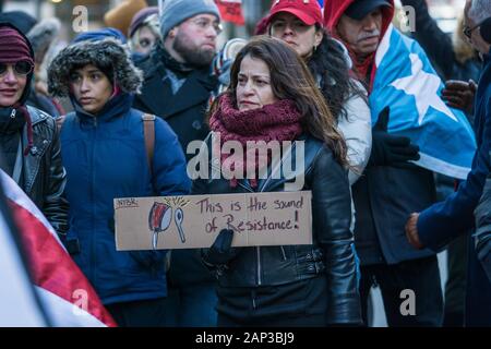 Aktivisten aus der Puerto-ricanischen Diaspora hielten in Lower Manhattan eine Demonstration ab, in der sie forderten, alle Katastrophenhilfsmittel nach Puerto Rico freizugeben. Stockfoto