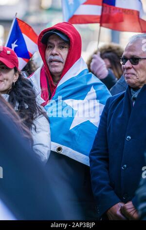 Aktivisten aus der Puerto-ricanischen Diaspora hielten in Lower Manhattan eine Demonstration ab, in der sie forderten, alle Katastrophenhilfsmittel nach Puerto Rico freizugeben. Stockfoto