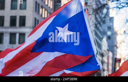 Aktivisten aus der Puerto-ricanischen Diaspora hielten in Lower Manhattan eine Demonstration ab, in der sie forderten, alle Katastrophenhilfsmittel nach Puerto Rico freizugeben. Stockfoto