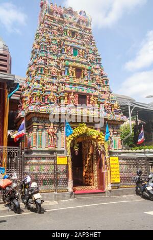 Detail auf dem Turm von Sri Maha Mariamman Tempel, Bangkok, Thailand Stockfoto