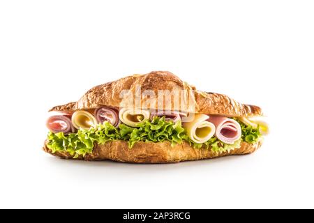 Croissant gefüllt mit Salat Salat Schinken und Käse auf weißem Hintergrund Stockfoto