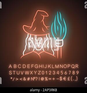 Hexe Neon Licht Symbol. Böse Zauberin, Hexe mit Besen. Halloween Kostüm. Böse alte Frau in Wizard hat und Besenstiel. Leuchtende Zeichen mit Alpha Stock Vektor