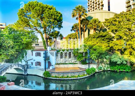 Arneson River Theater Reflexion River Walk in San Antonio, Texas. 15 Mile River Walk In den 1960er Jahren erstellten s mit Flut Problem zu beschäftigen. Theater erstellt in Stockfoto