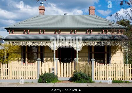 Viktorianisches Haus mit Wetterkarte in Yarraville, Melbourne Stockfoto