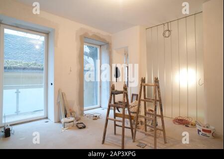 Altbausanierung, Wohnungssanierung - Renovierung einer alten Wohnung Stockfoto