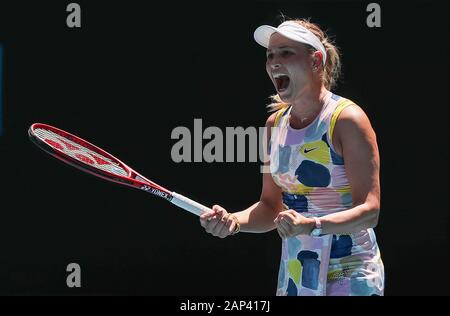 Melbourne, Australien. 21 Jan, 2020. Donna Vekic von Kroatien feiert nach dem Gewinn singles der Frauen gegen Maria Sharapova von Russland bei den Offenen Australischen Tennismeisterschaften in Melbourne, Australien am 21.01.2020. Credit: Bai Xuefei/Xinhua/Alamy leben Nachrichten Stockfoto