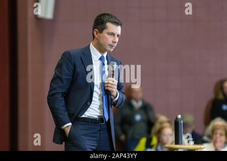 Burlington, Iowa, USA. 20. Januar, 2020. South Bend, Indiana Bürgermeister Peter Buttigieg hielt einen Präsidentschaftswahlkampf Kundgebung an der Aldo Leopold an der mittleren Schule in Burlington, Iowa, USA. Credit: Keith Turrill/Alamy leben Nachrichten Stockfoto