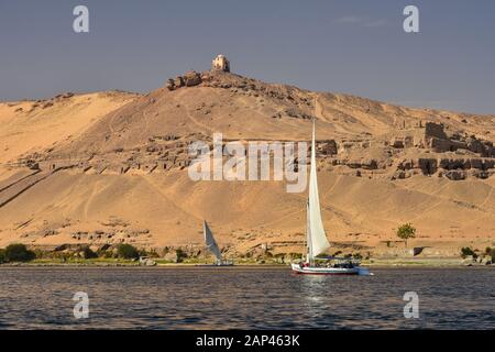 Felucca, das traditionelle Holzboot Ägyptens, im Nil Stockfoto