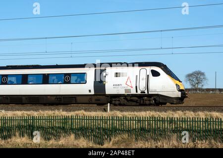 Avanti Westküste Klasse 221 Super Voyager diesel Zug auf der West Coast Main Line, Northamptonshire, Großbritannien Stockfoto