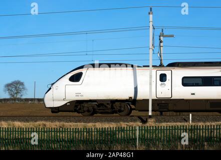 Avanti Westküste Pendolino train auf der West Coast Main Line, Northamptonshire, Großbritannien Stockfoto