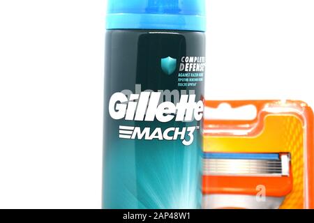 Ukraine, Kremenchug - Januar 2020: Gillette Rasiergel auf weißem Hintergrund. Gillette ist eine amerikanische Marke von Sicherheitsrazoren und anderer persönlicher Betreuung Stockfoto