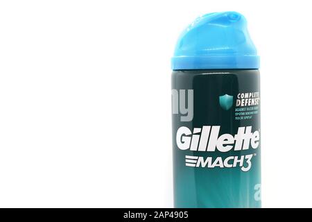 Ukraine, Kremenchug - Januar 2020: Gillette Rasiergel auf weißem Hintergrund. Gillette ist eine amerikanische Marke von Sicherheitsrazoren und anderer persönlicher Betreuung Stockfoto