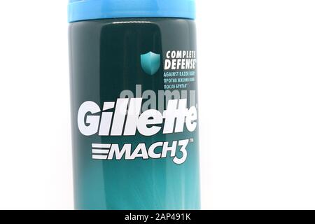 Ukraine, Kremenchug - Januar 2020: Gillette Rasiergel auf weißem Hintergrund. Gillette ist eine amerikanische Marke von Sicherheitsrazoren und anderer persönlicher Betreuung Stockfoto