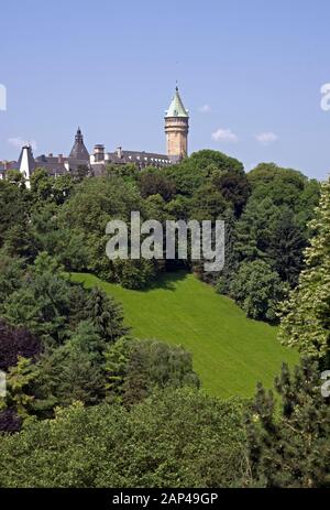 Luxemburg-Stadt Das Bourbon-Plateau über die Petrusseschlucht Stockfoto