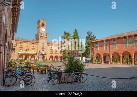 Piazza Verdi im Stadtzentrum von Busseto, Emilia-Romagna, Italien Stockfoto