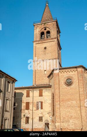 Kirche Chiesa San Michele Arcangelo in der historischen Innenstadt von Busseto, Italien. Stockfoto